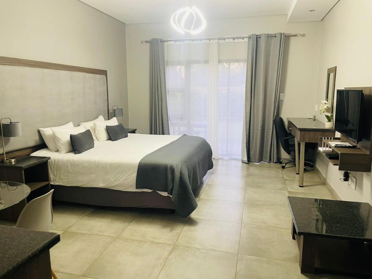Manor Hills Guest Lodge Rustenburg Eksteriør billede