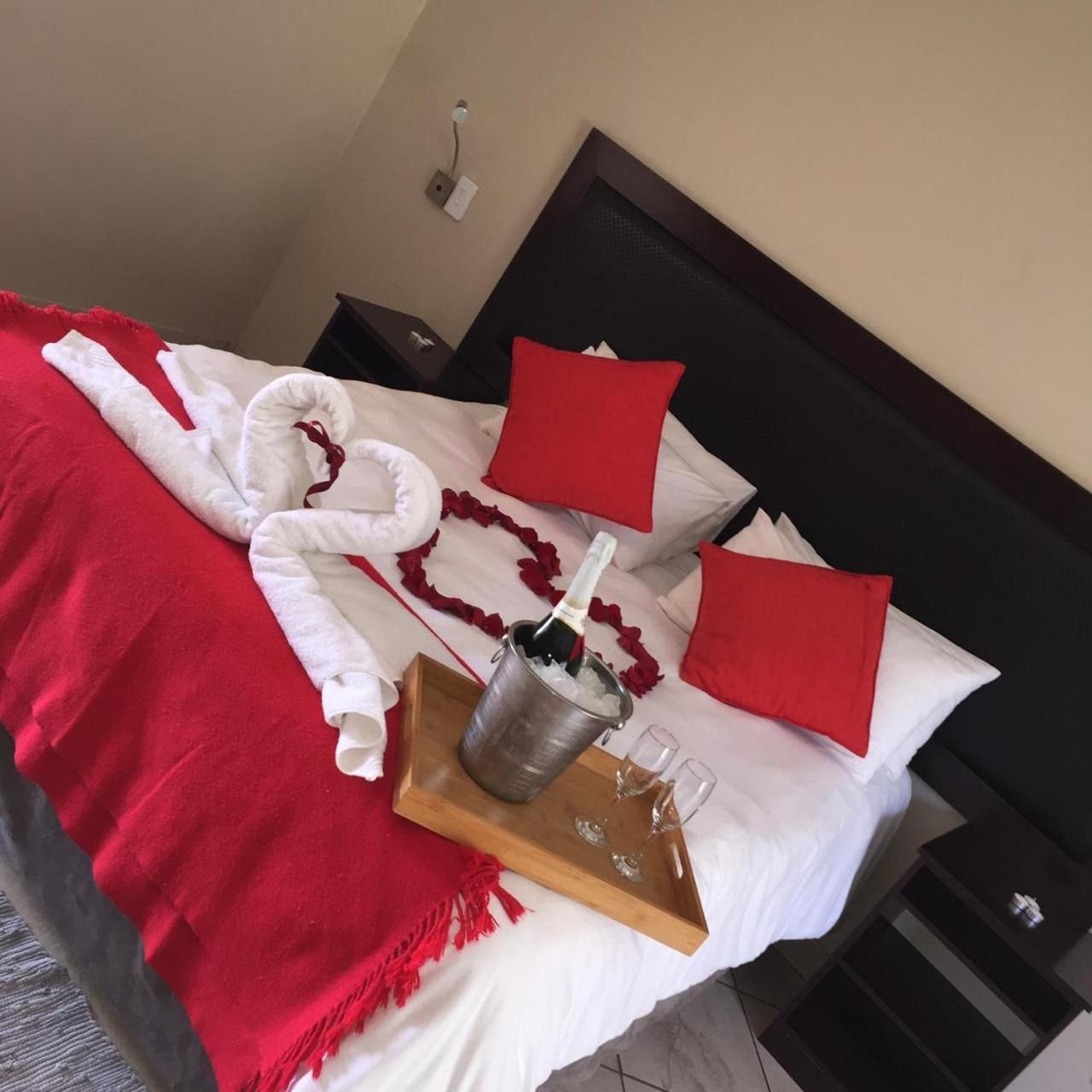Manor Hills Guest Lodge Rustenburg Eksteriør billede