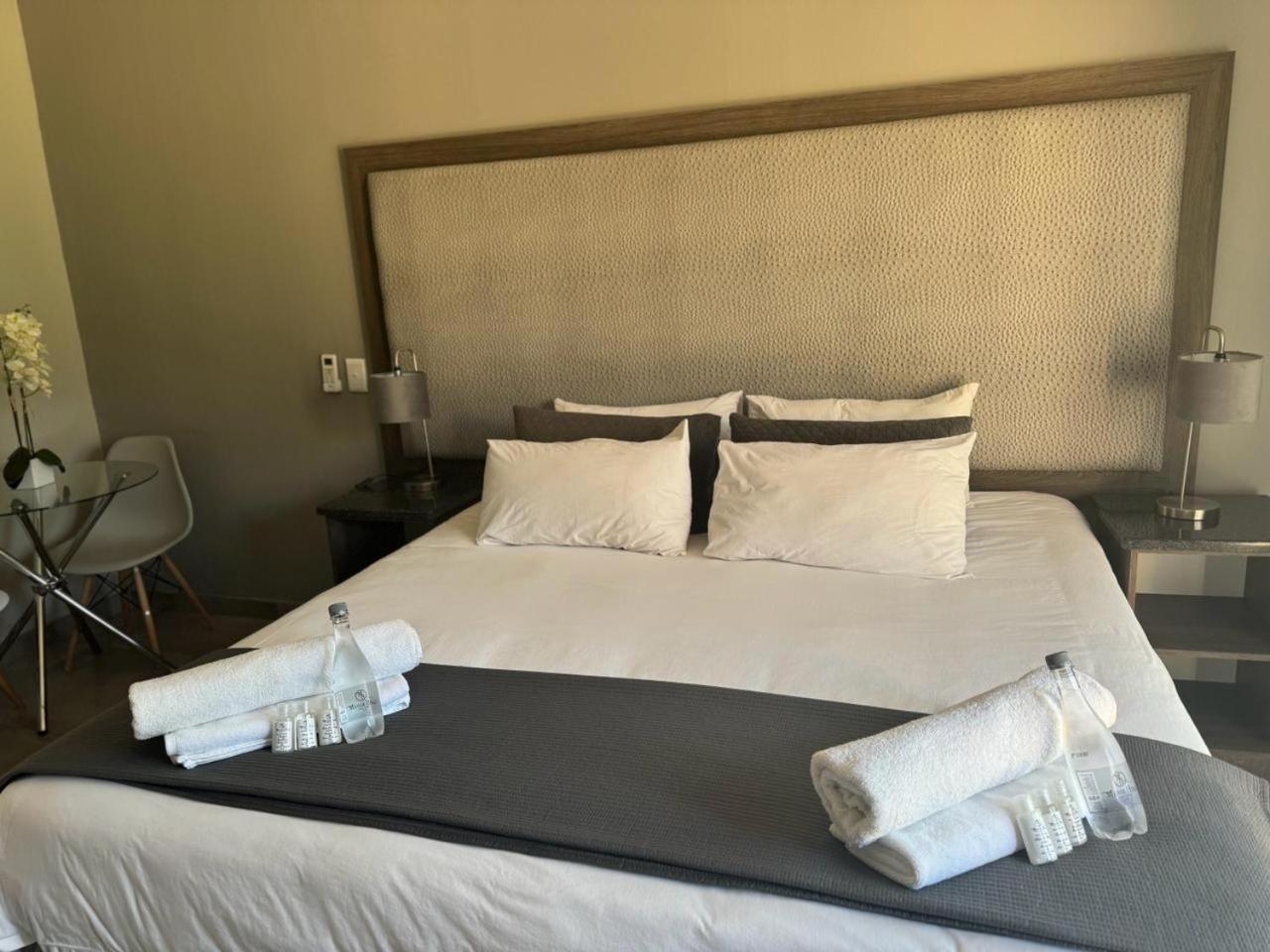Manor Hills Guest Lodge Rustenburg Eksteriør billede