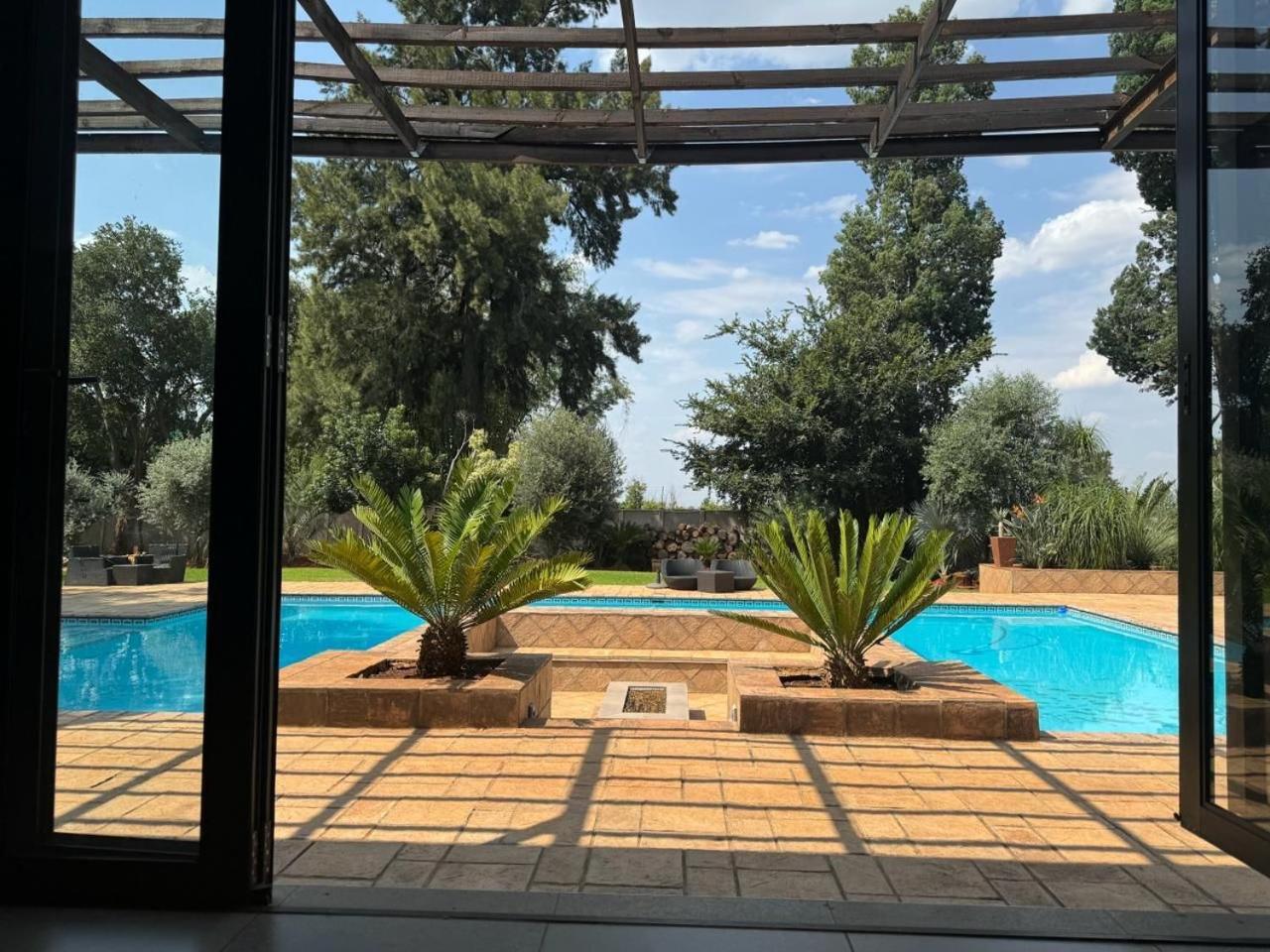 Manor Hills Guest Lodge Rustenburg Eksteriør billede