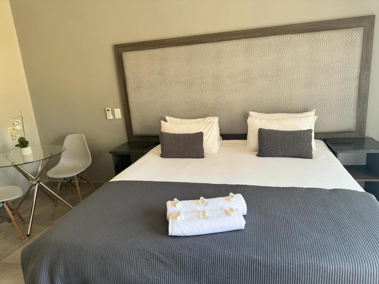 Manor Hills Guest Lodge Rustenburg Eksteriør billede