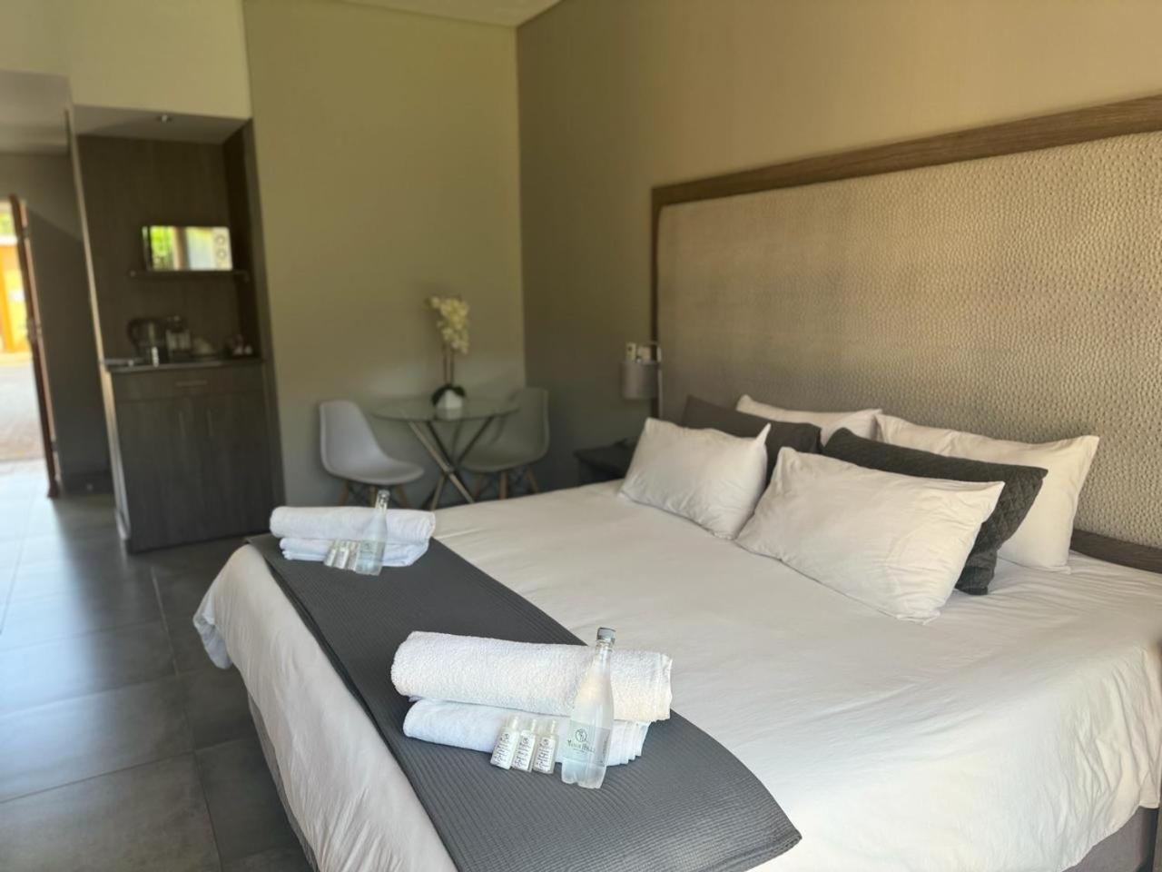Manor Hills Guest Lodge Rustenburg Eksteriør billede