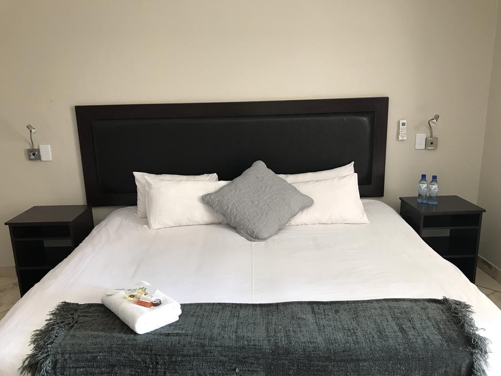 Manor Hills Guest Lodge Rustenburg Eksteriør billede